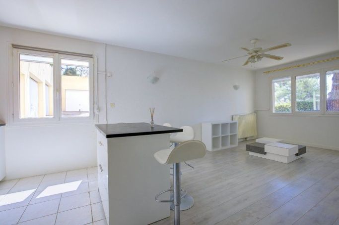 A louer APPARTEMENT T3 60 M2 BORD DE MER NICE