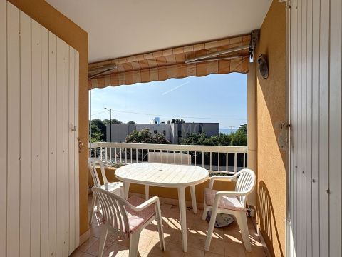 A louer APPARTEMENT T2 22 M2 TERRASSE BORD DE MER SAINT AYGULF