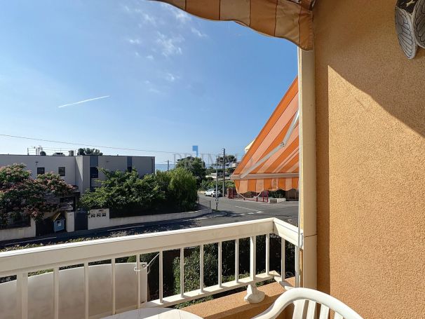 A louer APPARTEMENT T2 22 M2 TERRASSE BORD DE MER SAINT AYGULF