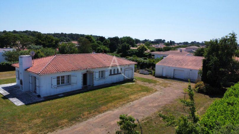 A vendre MAISON  6 PIECES 120 M2 BORD DE MER JARD SUR MER