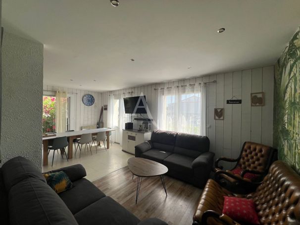 A vendre MAISON  9 PIECES 168 M2 BORD DE MER LONGEVILLE SUR MER