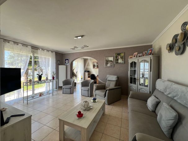 A vendre MAISON  5 PIECES 117 M2 BORD DE MER LONGEVILLE SUR MER