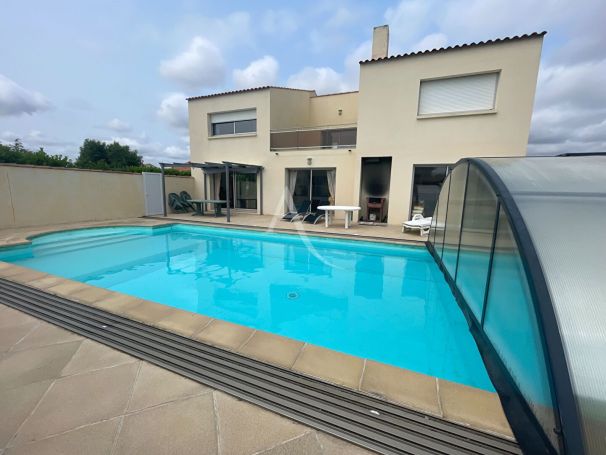 A vendre MAISON  9 PIECES 204 M2 BORD DE MER SAINT VINCENT SUR JARD