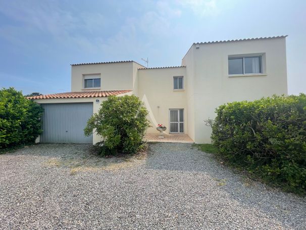 A vendre MAISON  9 PIECES 204 M2 BORD DE MER SAINT VINCENT SUR JARD
