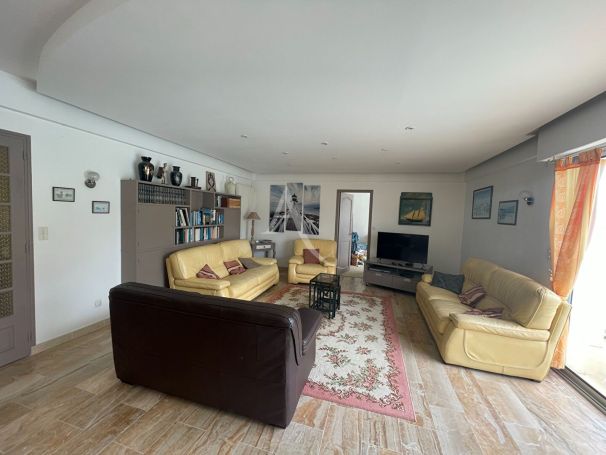 A vendre MAISON  9 PIECES 204 M2 BORD DE MER SAINT VINCENT SUR JARD