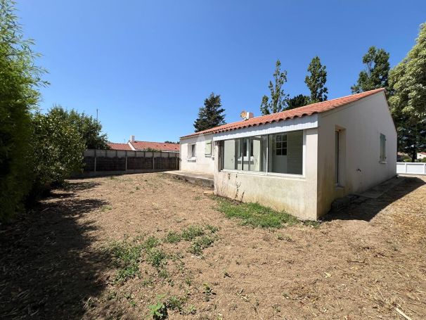 A vendre MAISON  4 PIECES 108 M2 BORD DE MER TALMONT SAINT HILAIRE