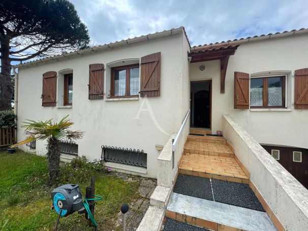 A vendre MAISON  5 PIECES 127 M2 BORD DE MER JARD SUR MER