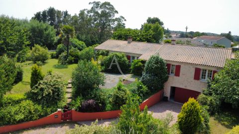 A vendre MAISON  5 PIECES 121 M2 BORD DE MER TALMONT SAINT HILAIRE