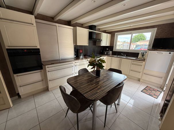 A vendre MAISON  5 PIECES 130 M2 BORD DE MER TALMONT SAINT HILAIRE