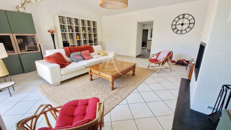 A vendre MAISON  5 PIECES 120 M2 BORD DE MER TALMONT SAINT HILAIRE