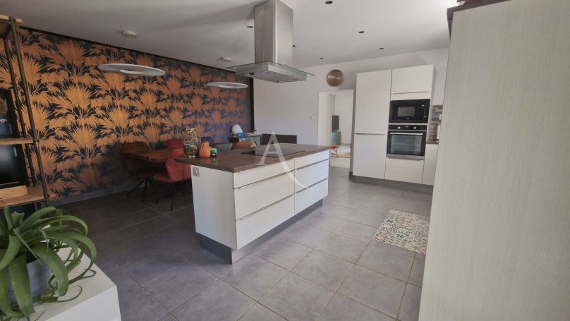 A vendre MAISON  5 PIECES 120 M2 BORD DE MER TALMONT SAINT HILAIRE