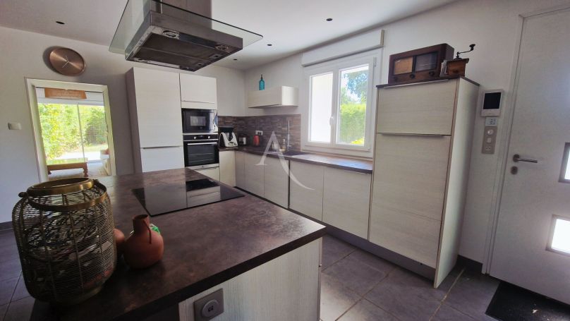 A vendre MAISON  5 PIECES 120 M2 BORD DE MER TALMONT SAINT HILAIRE