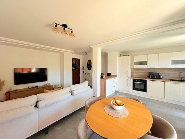 A louer APPARTEMENT T2 50 M2 BORD DE MER CAGNES SUR MER