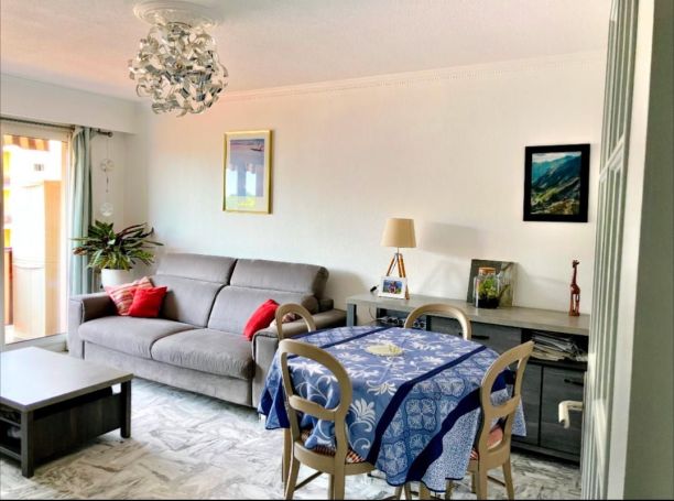 A louer APPARTEMENT T3 64 M2 TERRASSE BORD DE MER CAGNES SUR MER