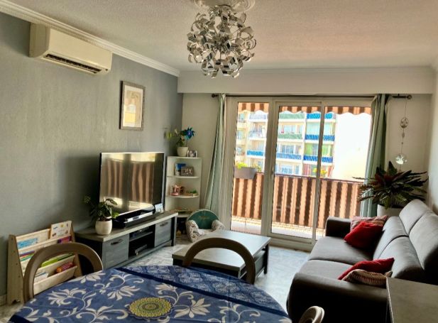 A louer APPARTEMENT T3 64 M2 TERRASSE BORD DE MER CAGNES SUR MER