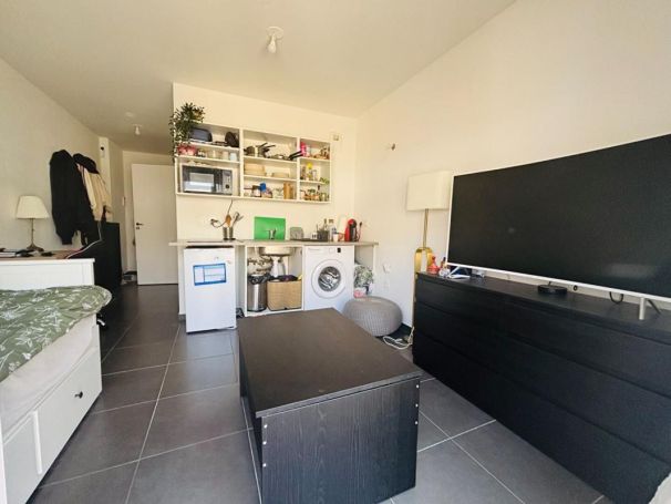 A louer STUDIO  25 M2 TERRASSE BORD DE MER NICE