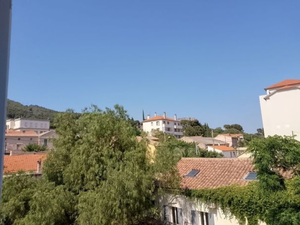 A louer APPARTEMENT T4 70 M2 BORD DE MER TOULON