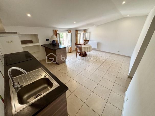 A louer APPARTEMENT T3 52 M2  TRANS EN PROVENCE