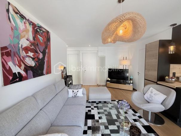 A louer APPARTEMENT T3 59 M2 TERRASSE BORD DE MER MENTON