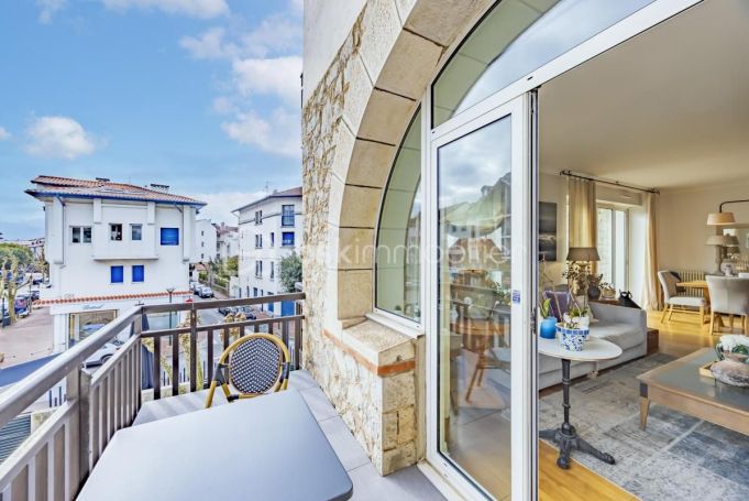 A louer APPARTEMENT DE PRESTIGE T5 189 M2 TERRASSE PIEDS DANS L'EAU SAINT JEAN DE LUZ