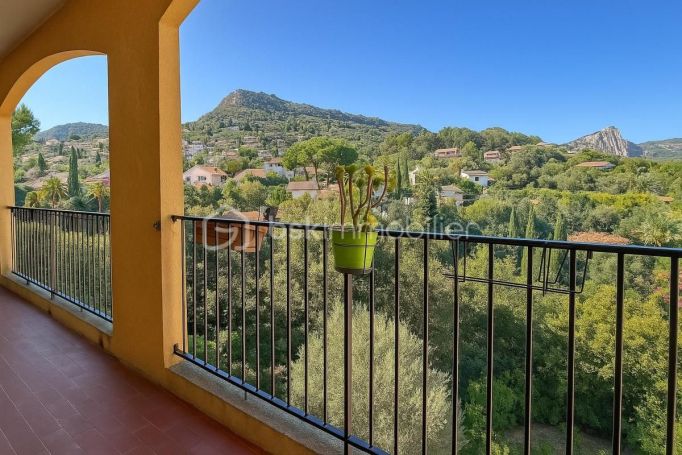 A louer APPARTEMENT T3 62 M2  VENCE