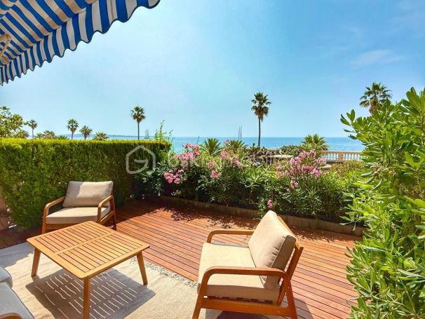 A louer APPARTEMENT DE PRESTIGE T2 40 M2 TERRASSE VUE MER CANNES