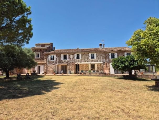 A louer MAISON  11 PIECES 420 M2  GONFARON