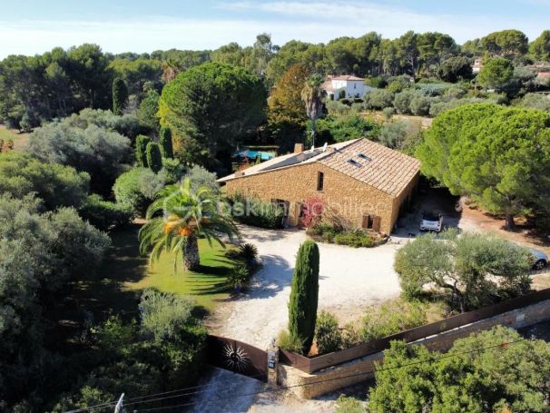 A louer MAISON  6 PIECES 242 M2 BORD DE MER SAINT CYR SUR MER