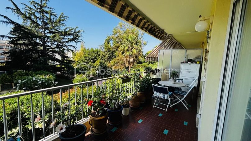 A louer APPARTEMENT DE PRESTIGE T3 78 M2 TERRASSE BORD DE MER JUAN LES PINS