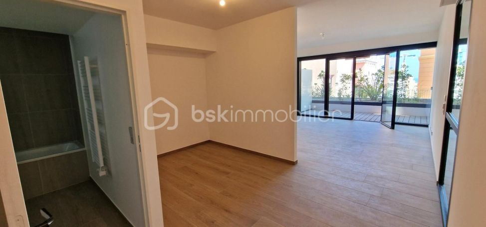 A louer STUDIO NEUF  40 M2 TERRASSE BORD DE MER BEAUSOLEIL
