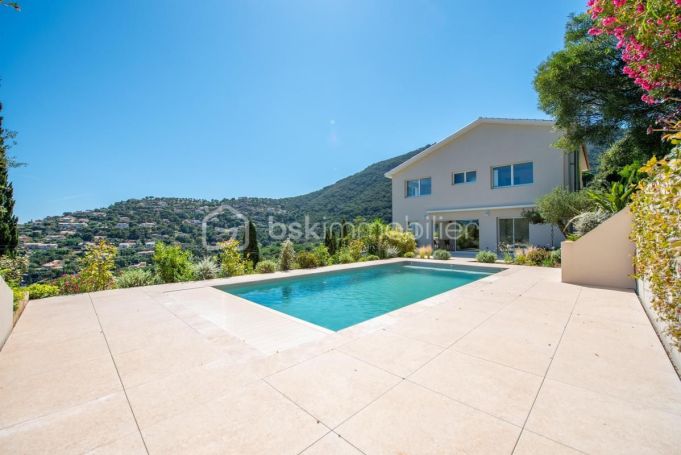 A louer MAISON  5 PIECES 148 M2 VUE MER CAVALAIRE SUR MER