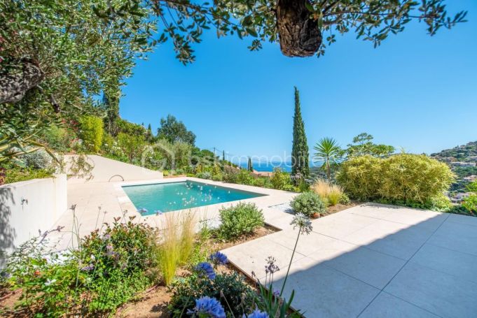 A louer MAISON  5 PIECES 148 M2 VUE MER CAVALAIRE SUR MER