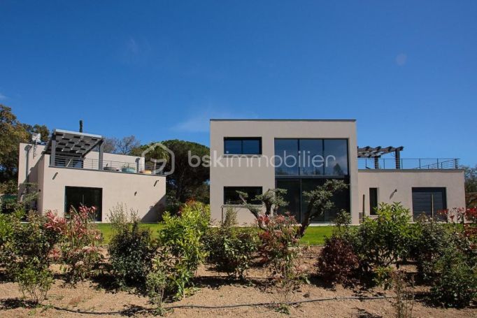 A louer MAISON  CONTEMPORAINE BORD DE MER GRIMAUD