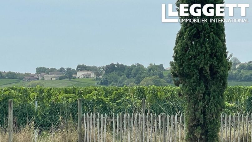 A louer LONGèRE  5 PIECES 192 M2  SAINT EMILION