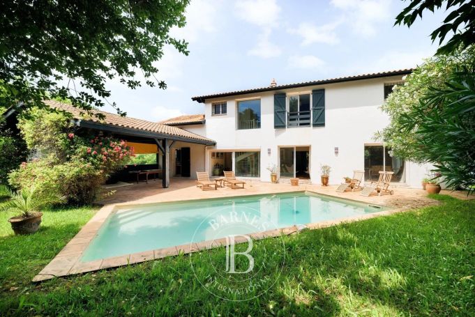 A vendre MAISON  210 M2 BORD DE MER SAINT JEAN DE LUZ