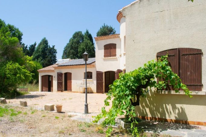 A louer MAISON  7 PIECES 185 M2 BORD DE MER MEZE