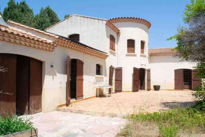 A louer MAISON  7 PIECES 185 M2 BORD DE MER MEZE