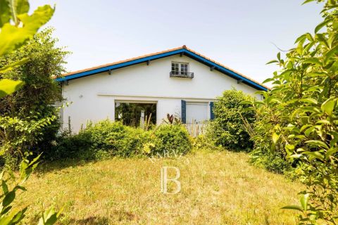 A vendre MAISON 6 PIECES A RENOVER AVEC BEL EXTERIEUR ET GARAGE  BIARRITZ