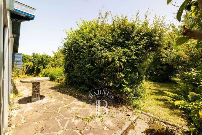 A vendre MAISON 6 PIECES A RENOVER AVEC BEL EXTERIEUR ET GARAGE  BIARRITZ