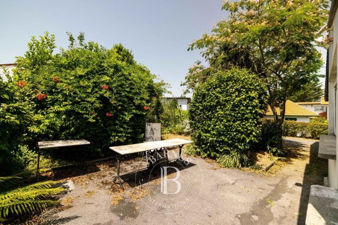 A vendre MAISON 6 PIECES A RENOVER AVEC BEL EXTERIEUR ET GARAGE  BIARRITZ