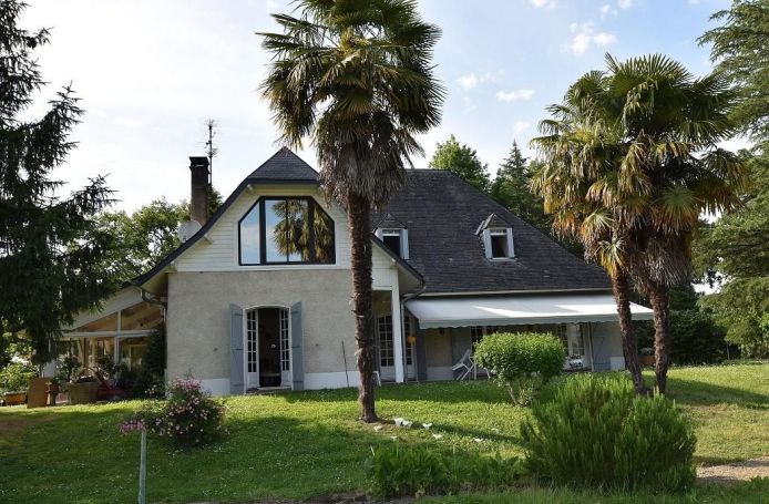 A louer MAISON  8 PIECES 240 M2  MOURENX