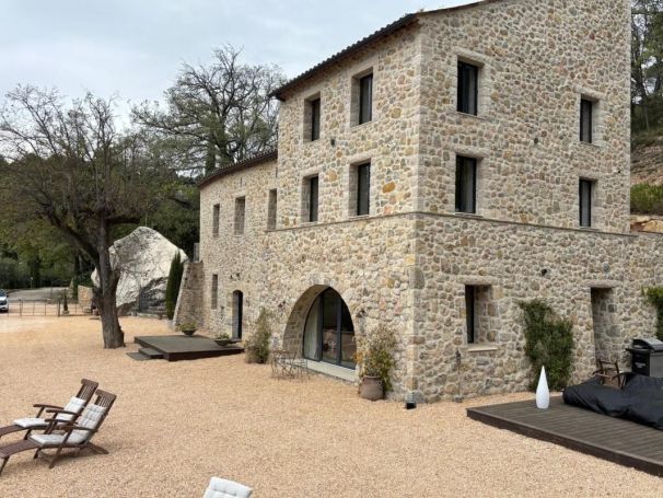 A vendre TERRAIN 94 759 M2  TOURRETTES