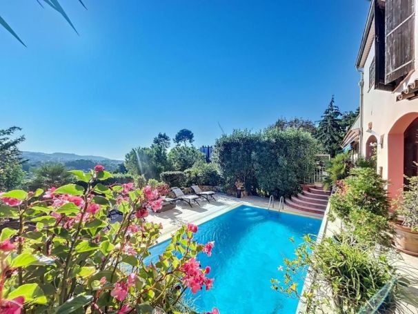 A louer MAISON  7 PIECES 232 M2 BORD DE MER MOUGINS
