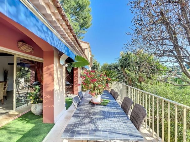 A louer MAISON  7 PIECES 232 M2 BORD DE MER MOUGINS