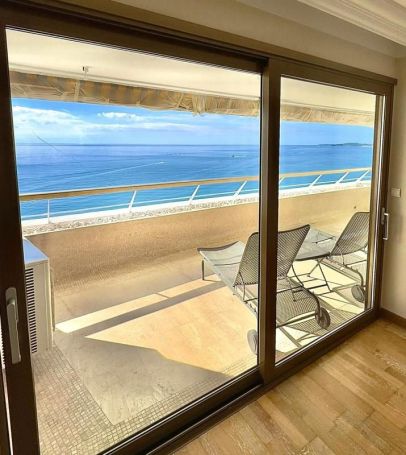 A louer APPARTEMENT T4 110 M2 TERRASSE PIEDS DANS L'EAU VILLENEUVE LOUBET