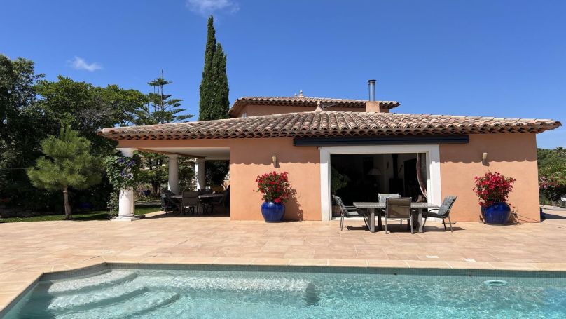 A louer MAISON  6 PIECES 220 M2 BORD DE MER SAINT AYGULF