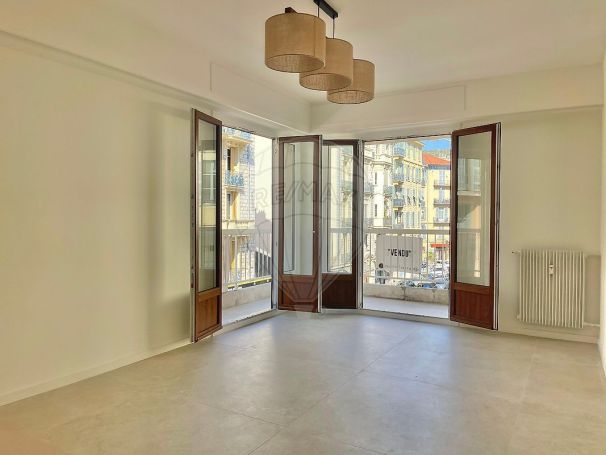 A louer APPARTEMENT T3 75 M2 TERRASSE BORD DE MER NICE