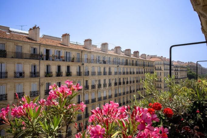 A louer APPARTEMENT DE PRESTIGE T3 85 M2  MARSEILLE 2EME