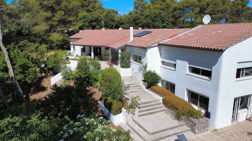 A louer MAISON  DE MAîTRE  NIMES