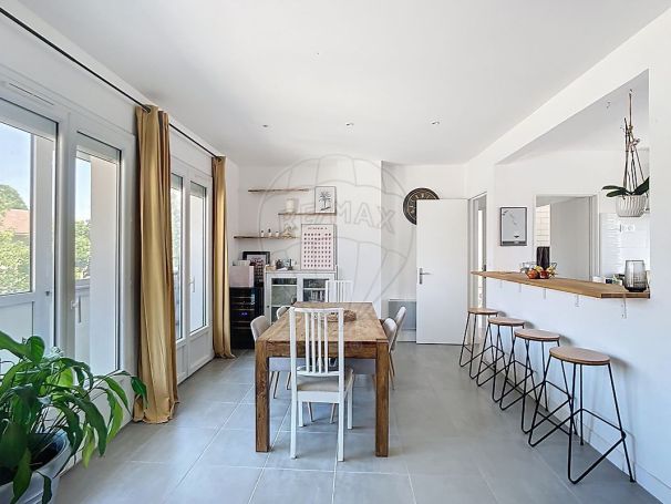 A louer APPARTEMENT T4 69 M2  NIMES
